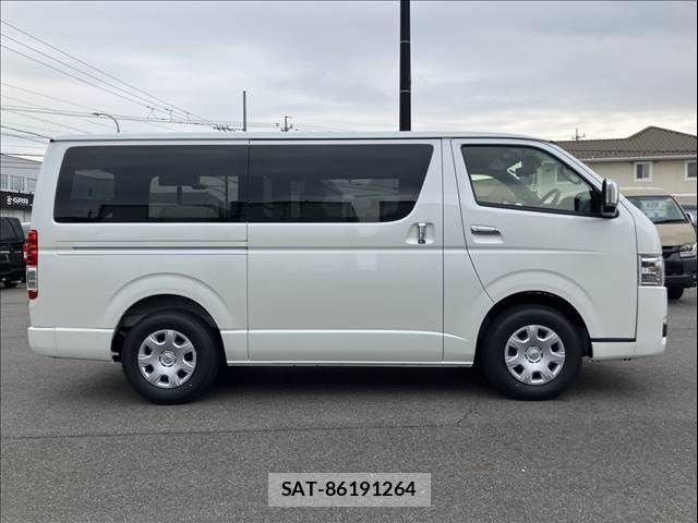 Toyota HIACE VAN 2026-03 7226276-12