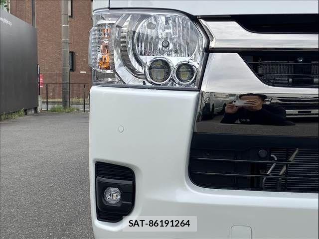 Toyota HIACE VAN 2026-03 7226276-8