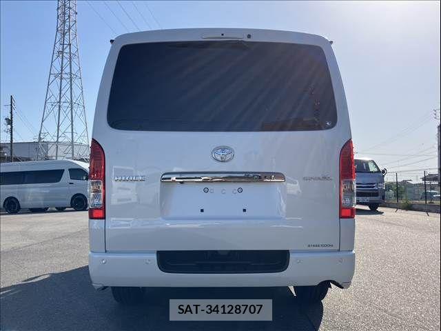 Toyota HIACE VAN 2025-08 7226273-2