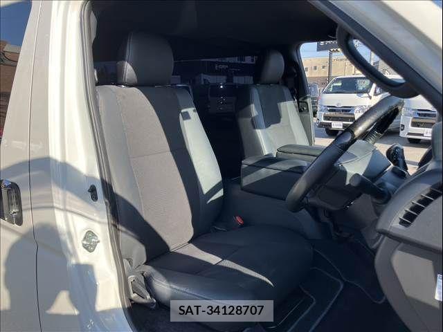 Toyota HIACE VAN 2025-08 7226273-6