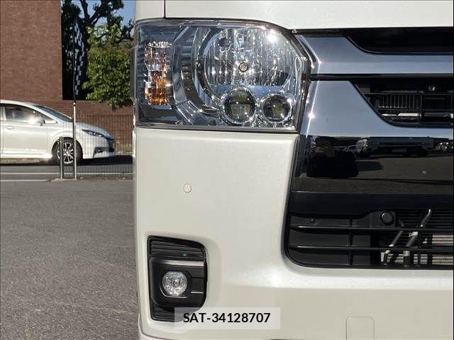 Toyota HIACE VAN 2025-08 7226273-8