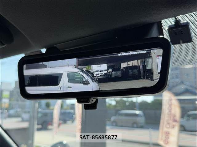 Toyota HIACE VAN 2023-10 7226263-16