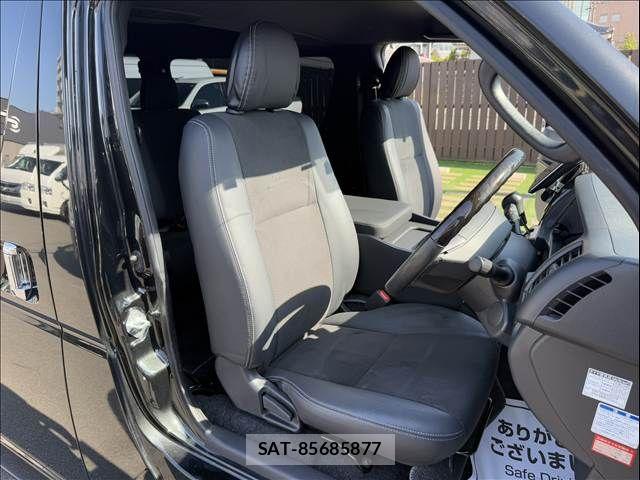 Toyota HIACE VAN 2023-10 7226263-8