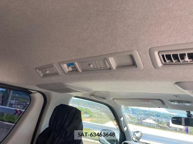 Toyota HIACE VAN 2017-06 7218177-12