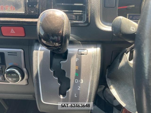Toyota HIACE VAN 2017-06 7218177-24