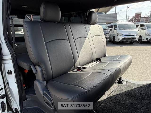 Toyota HIACE VAN 2023-02 7226262-9