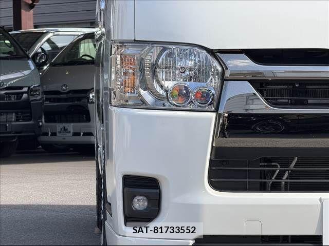 Toyota HIACE VAN 2023-02 7226262-4