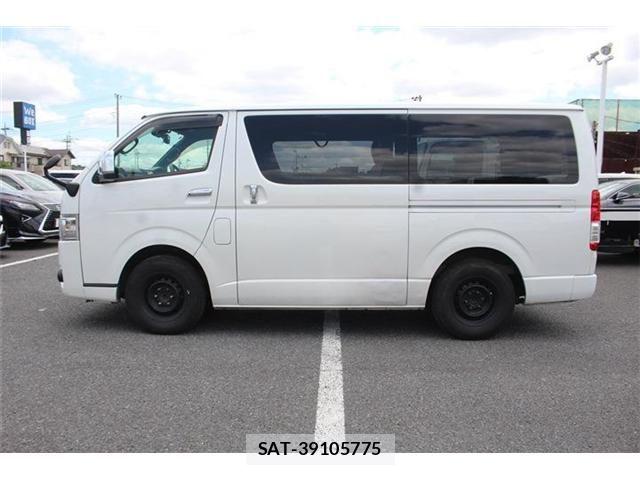 Toyota HIACE VAN 2022-04 7226256-2