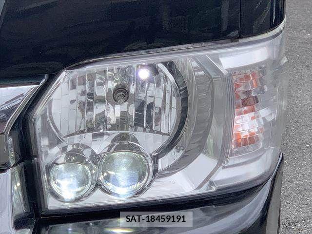 Toyota HIACE VAN 2008-12 7226207-8