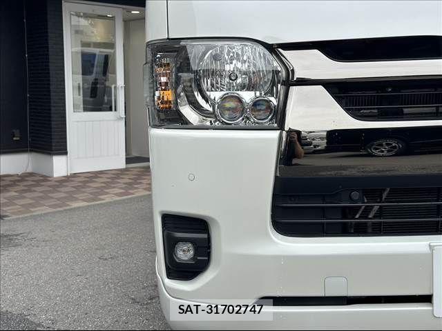 Toyota HIACE VAN 2023-11 7226266-9