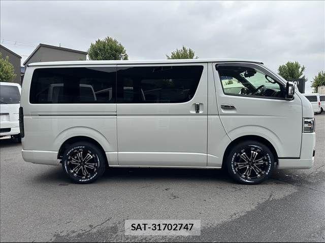 Toyota HIACE VAN 2023-11 7226266-12