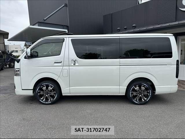 Toyota HIACE VAN 2023-11 7226266-13