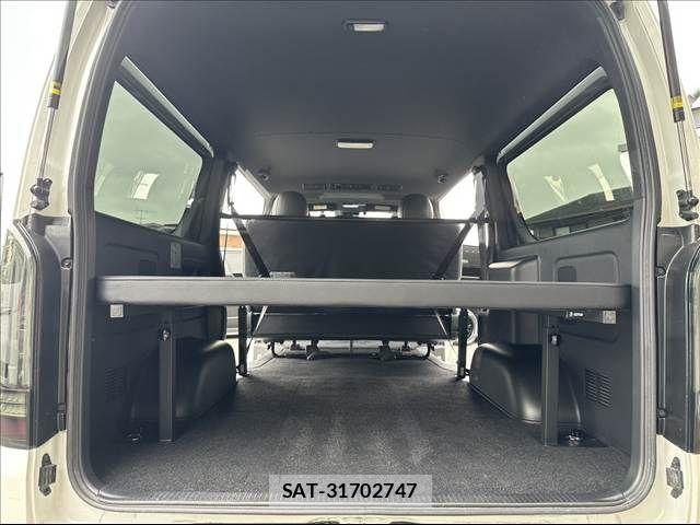 Toyota HIACE VAN 2023-11 7226266-16