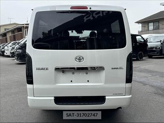 Toyota HIACE VAN 2023-11 7226266-2