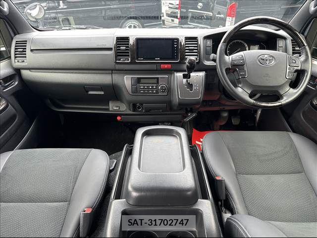 Toyota HIACE VAN 2023-11 7226266-3