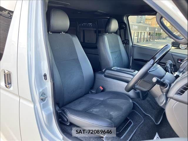 Toyota HIACE VAN 2022-12 7226259-6