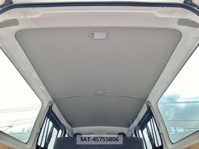 Toyota HIACE VAN 2019-06 7226229-11