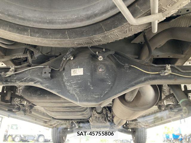 Toyota HIACE VAN 2019-06 7226229-19