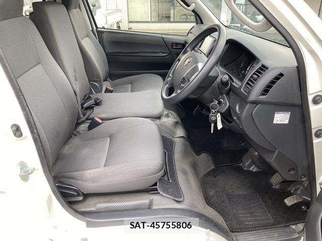 Toyota HIACE VAN 2019-06 7226229-2