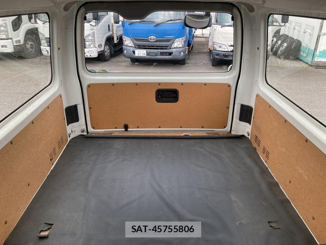 Toyota HIACE VAN 2019-06 7226229-7