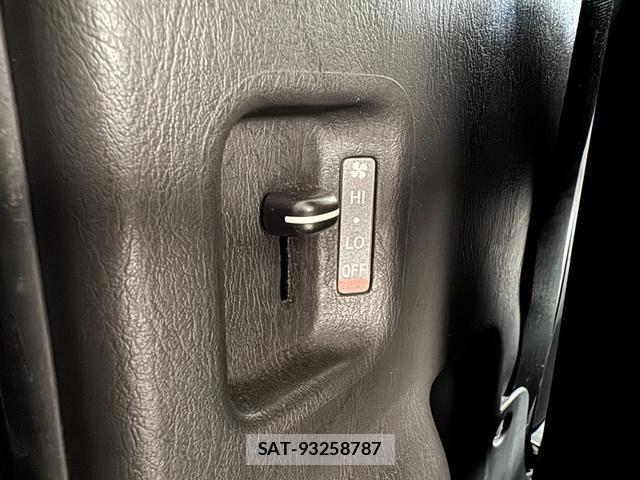 Toyota HIACE VAN 2016-09 7226223-27