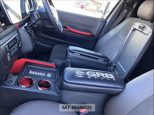 Toyota HIACE VAN 2019-07 7226228-17