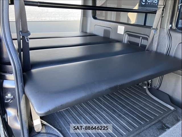 Toyota HIACE VAN 2019-07 7226228-19