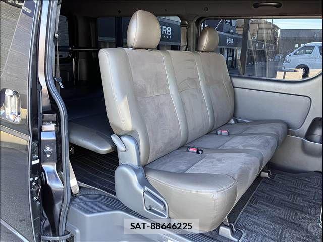 Toyota HIACE VAN 2019-07 7226228-7