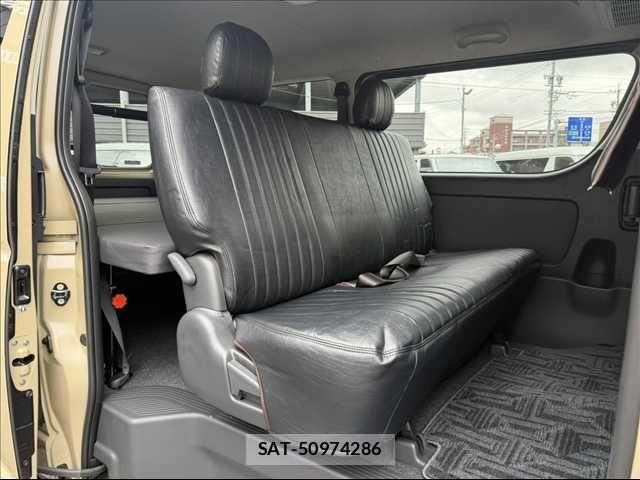 Toyota HIACE VAN 2026-04 7226278-9