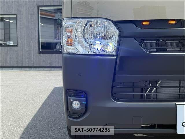 Toyota HIACE VAN 2026-04 7226278-4