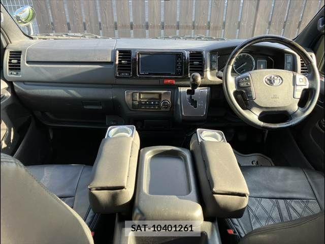 Toyota HIACE VAN 2022-12 7226258-3