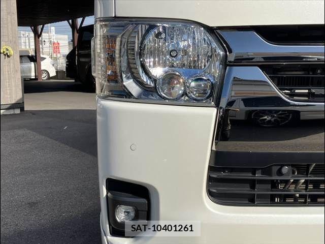 Toyota HIACE VAN 2022-12 7226258-4
