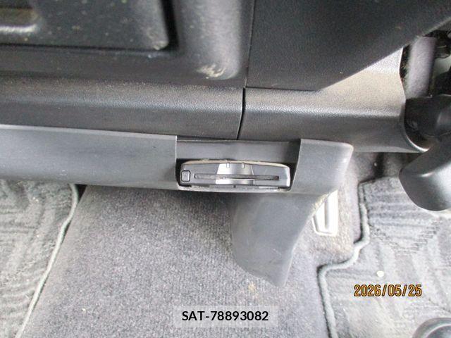 Toyota HIACE VAN 2012-06 7226211-17