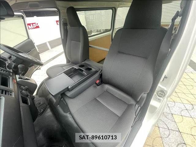 Toyota HIACE VAN 2023-02 7226260-11