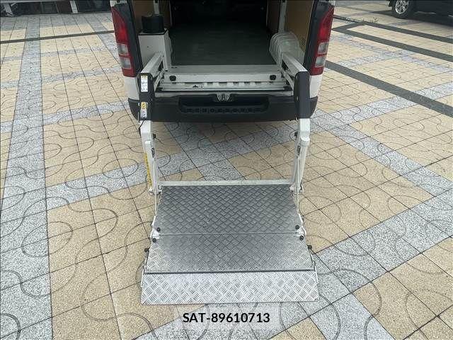 Toyota HIACE VAN 2023-02 7226260-1