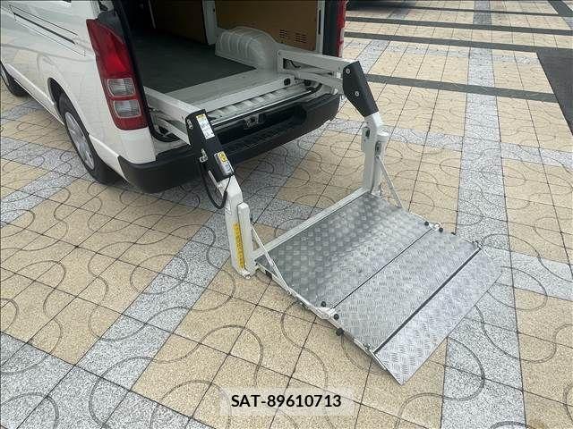 Toyota HIACE VAN 2023-02 7226260-2