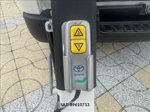 Toyota HIACE VAN 2023-02 7226260-3