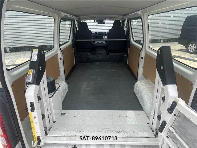 Toyota HIACE VAN 2023-02 7226260-6