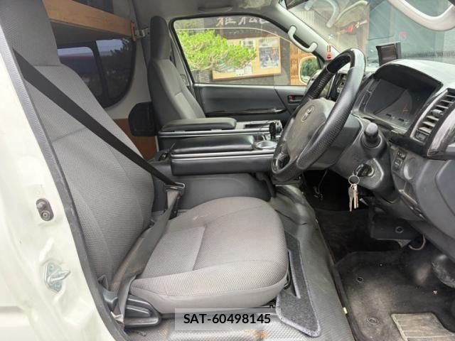 Toyota HIACE VAN 2017-08 7226227-8