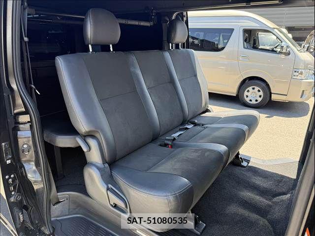 Toyota HIACE VAN 2022-08 7226257-9