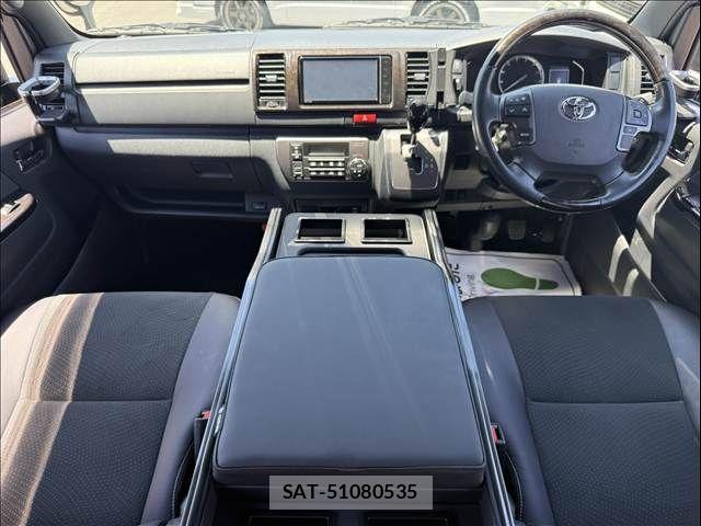 Toyota HIACE VAN 2022-08 7226257-3