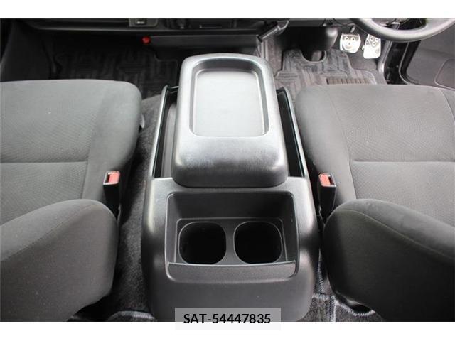 Toyota HIACE VAN 2022-09 7226261-26