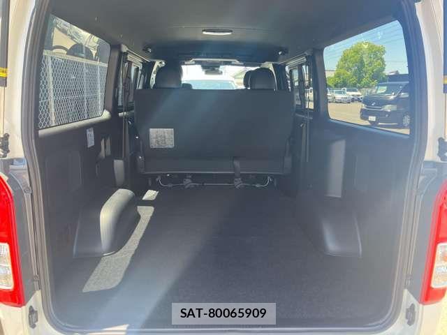 Toyota HIACE VAN 2024-05 7226271-7