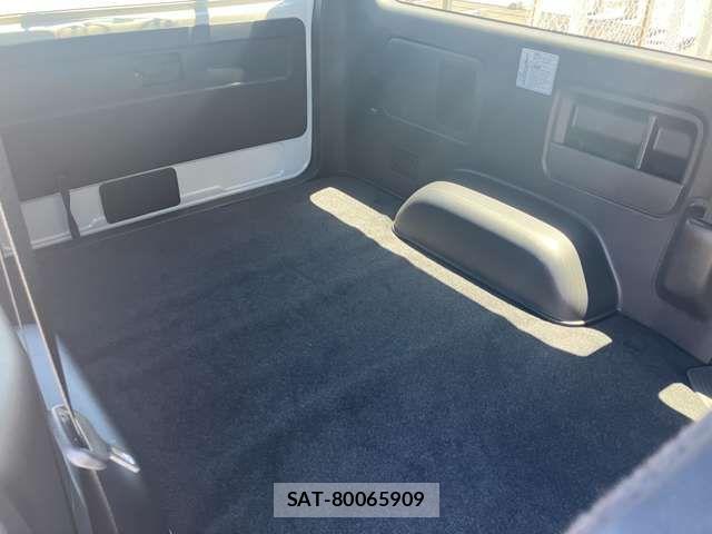 Toyota HIACE VAN 2024-05 7226271-8