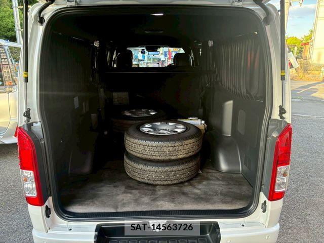 Toyota HIACE VAN 2024-06 7226267-2