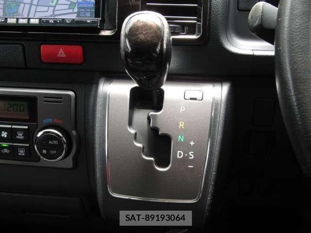 Toyota HIACE VAN 2016-07 7252628-7