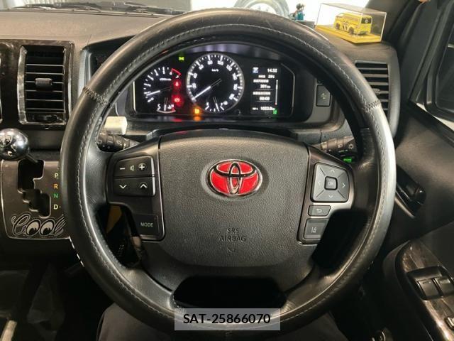 Toyota HIACE VAN 2022-07 7252616-17