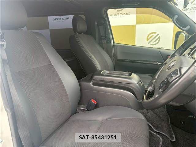 Toyota HIACE VAN 2020-06 7252614-16