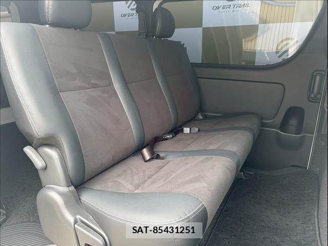 Toyota HIACE VAN 2020-06 7252614-17