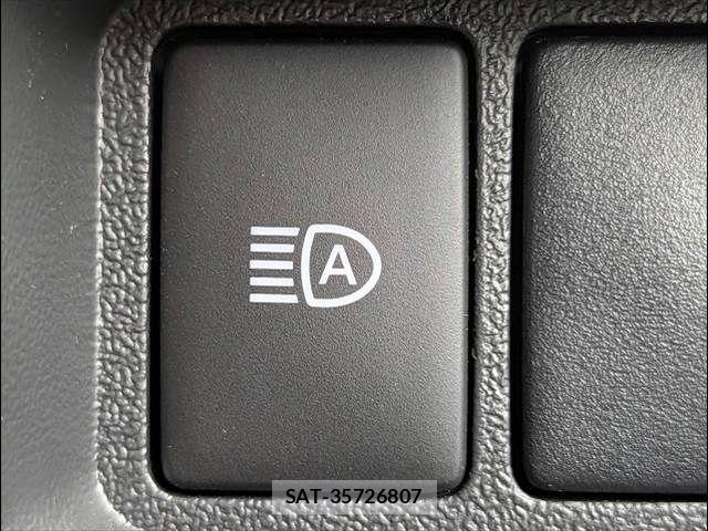 Toyota HIACE VAN 2024-02 7252610-6